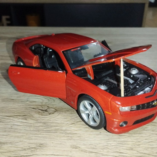 Collectible Chevrolet Camaro 1/24 scale toy car like new, metal