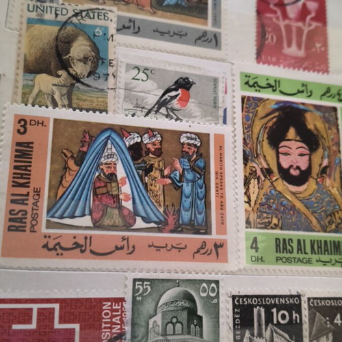 Collectible stamps from around the world like new, over 500 with albums and box