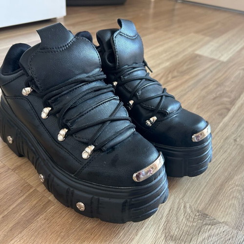 Y2K Black Stylish Shoes Like New