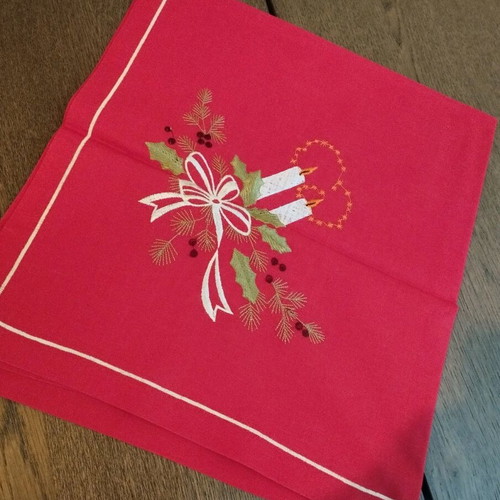 Christmas table runner like new, excellent quality