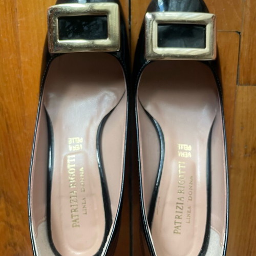 Italian patent leather shoes like new, size 36, 6 cm heel