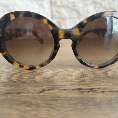 Elle vintage sunglasses with new lenses and tortoiseshell frame