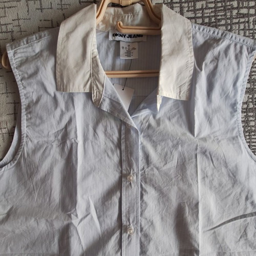DKNY sleeveless shirt new, blue with white collar