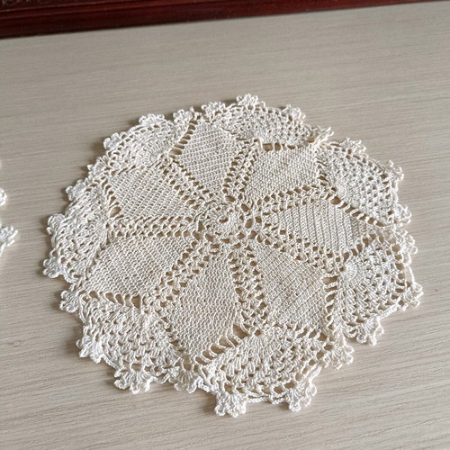 Round beige doilies, 2 pieces, 24 cm, handmade, like new