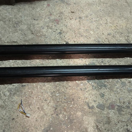 Jeep OEM Roof Bars used, possibly for Cherokee