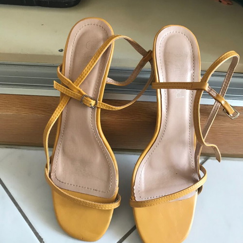 Yellow sandals size 39 like new