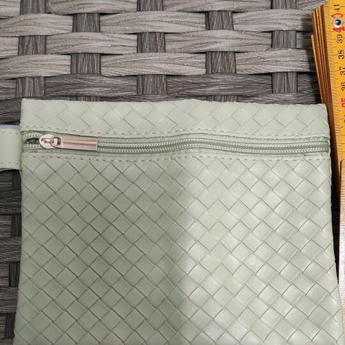 Toiletry bags like new, pack of 5, blue and multicolor
