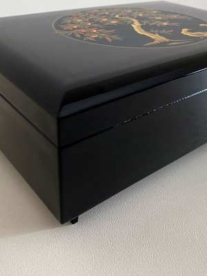 Vintage Japanese Sankyo music box "Love Story" jewelry box
