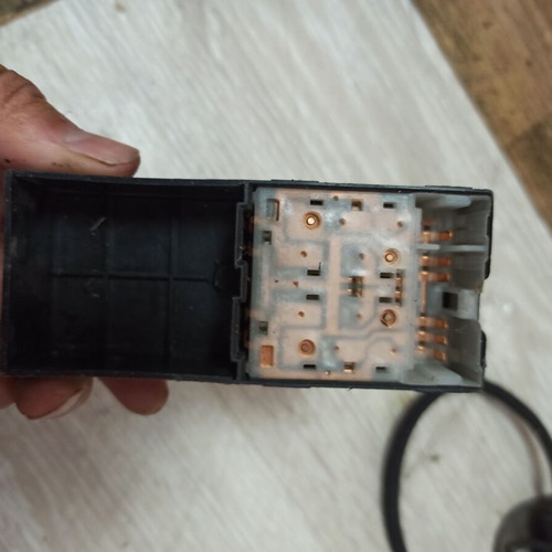 Nissan Micra (K12) 1.0 electric window buttons used, right