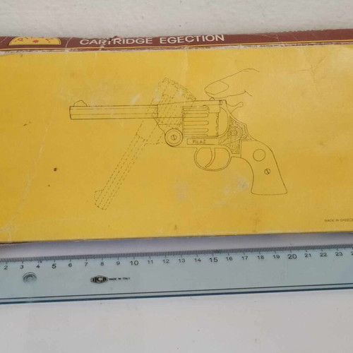 Pilaz large toy pistol like new with 12 shots