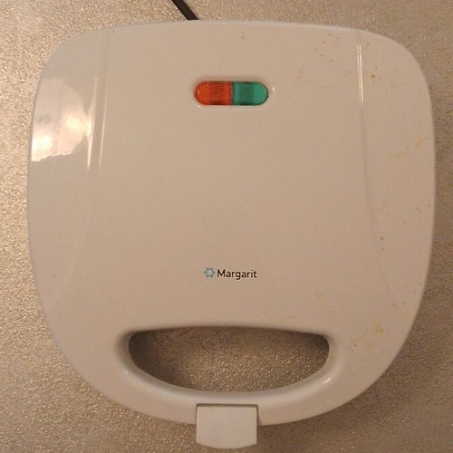 Margarit sandwich maker used with broken handle