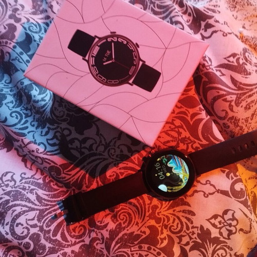 Smart watch like new with call function and charger