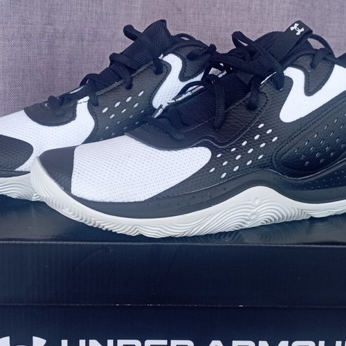 Under Armour Jet '23 basketball shoes new, size 45, black and white