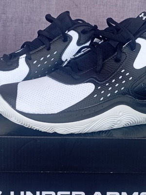 Under Armour Jet '23 basketball shoes new, size 45, black and white