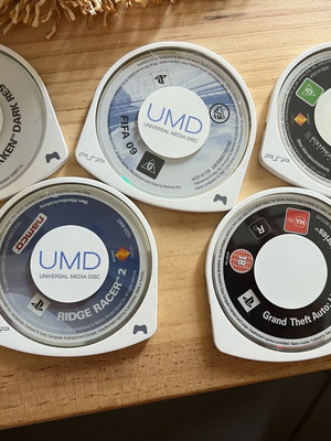 Παιχνίδια PSP σε δίσκους UMD σαν καινούργια, πακέτο 5 τεμαχίων