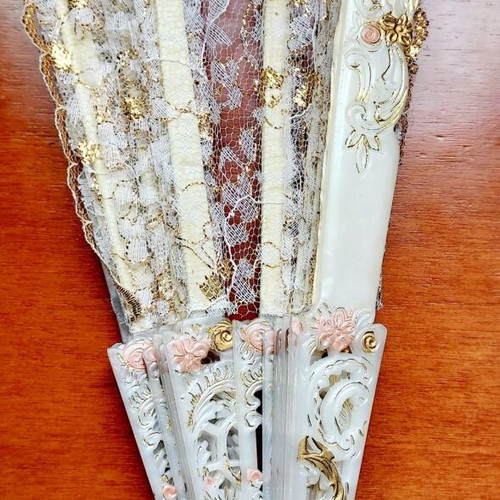 Vintage handmade fan with lace and case new