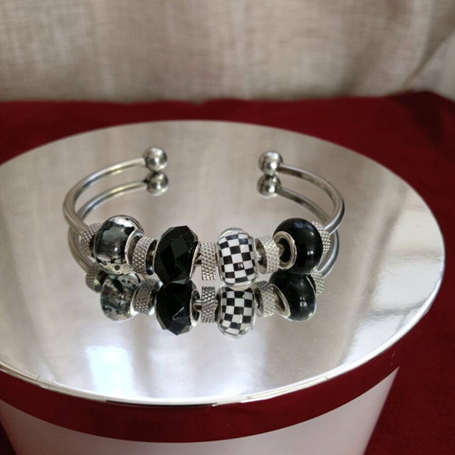 Steel bracelet with acrylic beads like new, black and silver