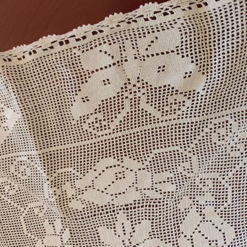 Handmade tablecloth 160 x 160 used
