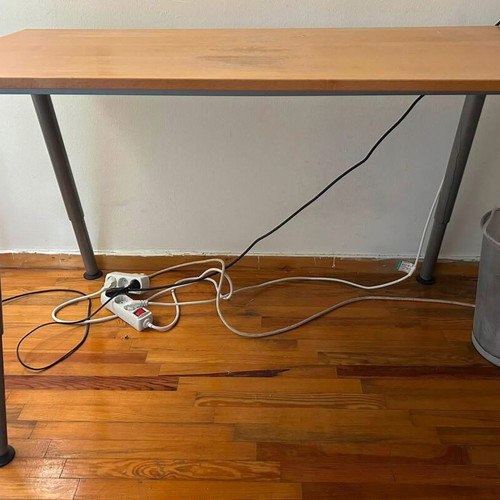 Architect desk with adjustable height legs