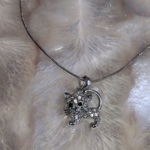 Butterfly women's necklace like new, silver set of 3 pieces