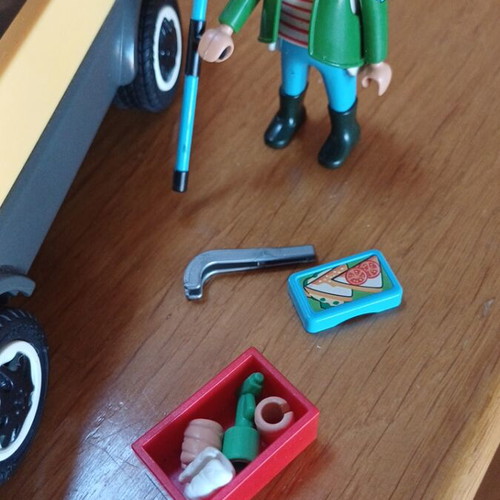 Playmobil Veterinarian with Car 5532 used, missing parts