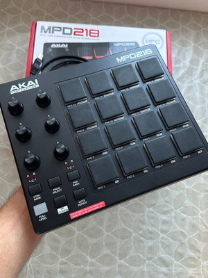 Akai MPD-218 Pad Controller σαν καινούργιο
