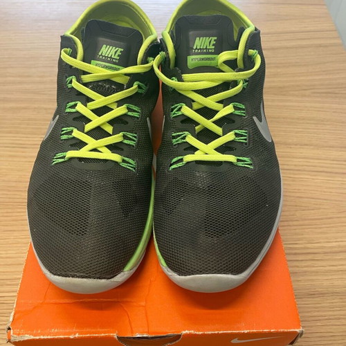 Nike athletic shoes used, size 38, black and yellow