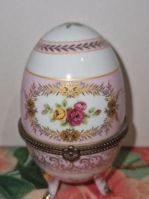 Limoge Porcelain decorative egg like new, collectible