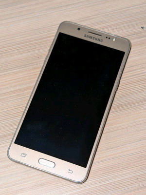 Samsung Galaxy J5 2016 μεταχειρισμένο με μαύρη οθόνη για ανταλλακτικά ή επισκευή