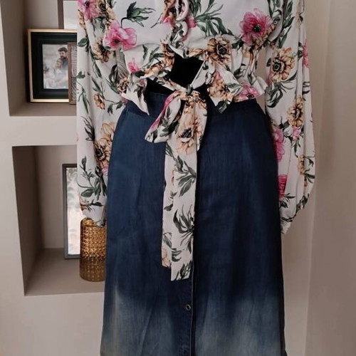 Brigitte Boutique floral crop top like new, size small