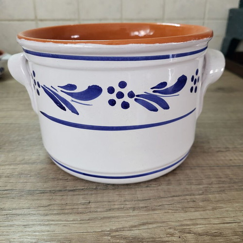Heat-Resistant Cookware Like New, Ideal for Cooking and Decoration
