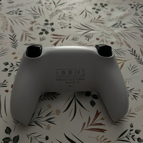 DualSense PS5 controller like new, original white