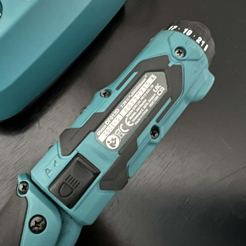 Makita DF012D 7.2V cordless drill set like new with charger and 2 batteries