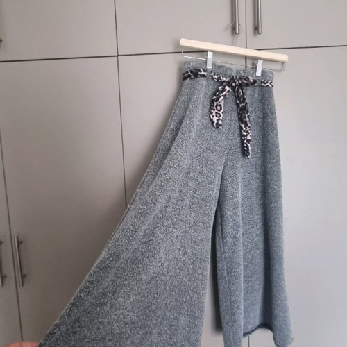 Crop bell pants with animal print belt used, size medium