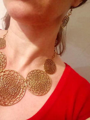 Statement necklace with earrings used, matte gold color