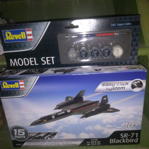 Revell SR-71 Blackbird model set new with paints and tools