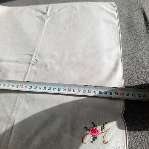 Set of 8 embroidered napkins - Brand new - 100% Cotton
