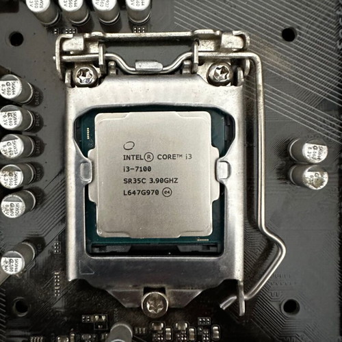 Gigabyte GA-Z270-HD3P motherboard and Intel Core i3-7100 processor