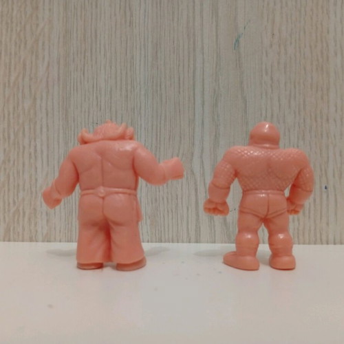 Vintage Exogini Cosmix M.U.S.C.L.E. monster fighter figures used, beige 80s set