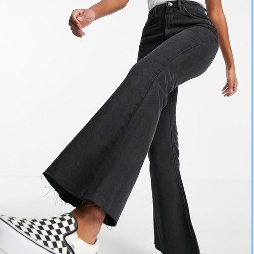 Reclaimed vintage flare jeans used, size W28, black