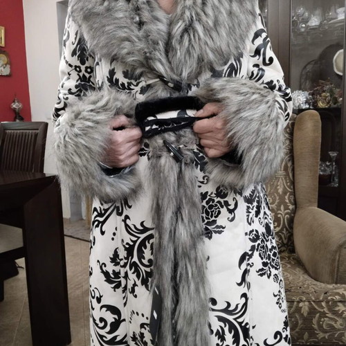 Coat with fur one size, like new
