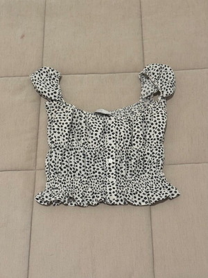 Crop top Bershka floral like new, size S, black and white