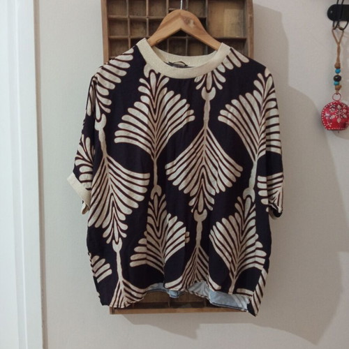 Blouse with Art Nouveau pattern new, one size, black and beige