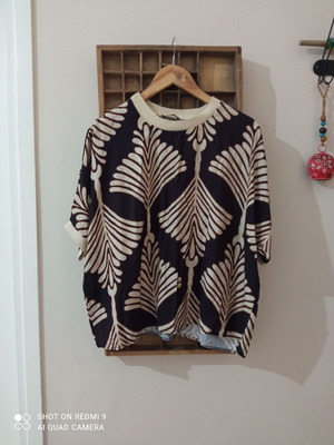 Blouse with Art Nouveau pattern new, one size, black and beige