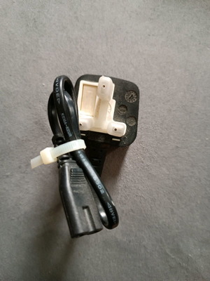 Lamtech Power Adapter from UK Plug to Universal Cable new