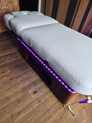 Κρεβάτι μασάζ ηλεκτρικό σαν καινούργιο με 4 κινητήρες και LED RGB hue Philips
