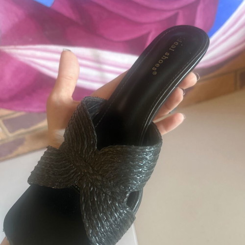 Ideal Shoes black women's mules with woven raffia style, size 41, like new