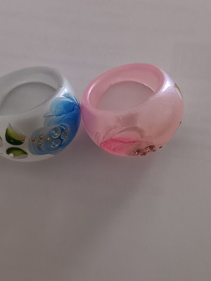 Set of 2 summer statement rings with floral design, like new