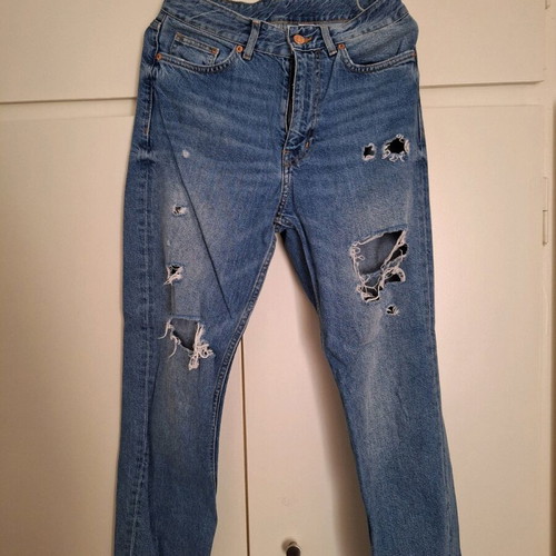 H&M women's jeans used, high waist with rips