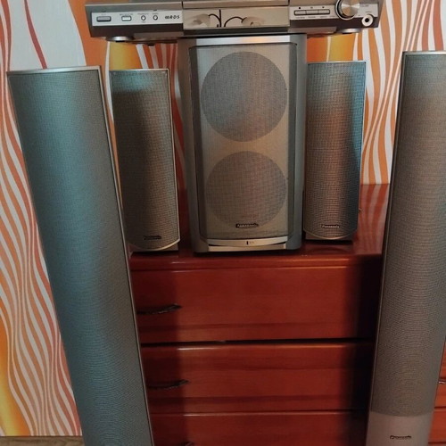 Panasonic DVD Home Theater Sound System SA-HT845 like new